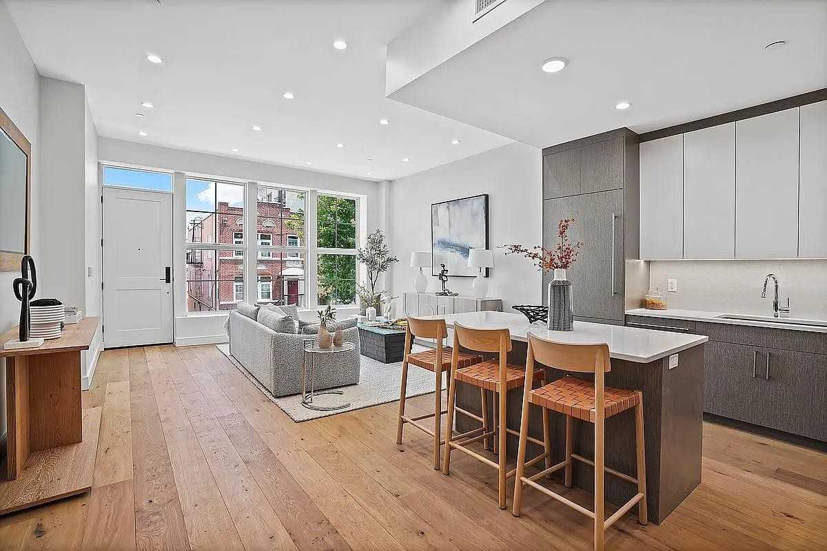 194 30th St - Photo 3 of 20