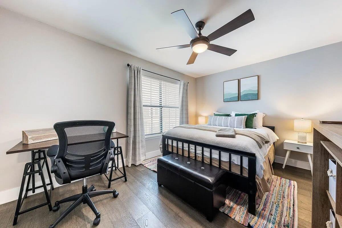 194 30th St - Photo 7 of 20