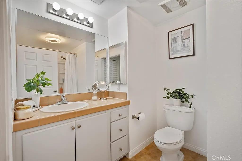 2742 Cabrillo Ave - Photo 3 of 20