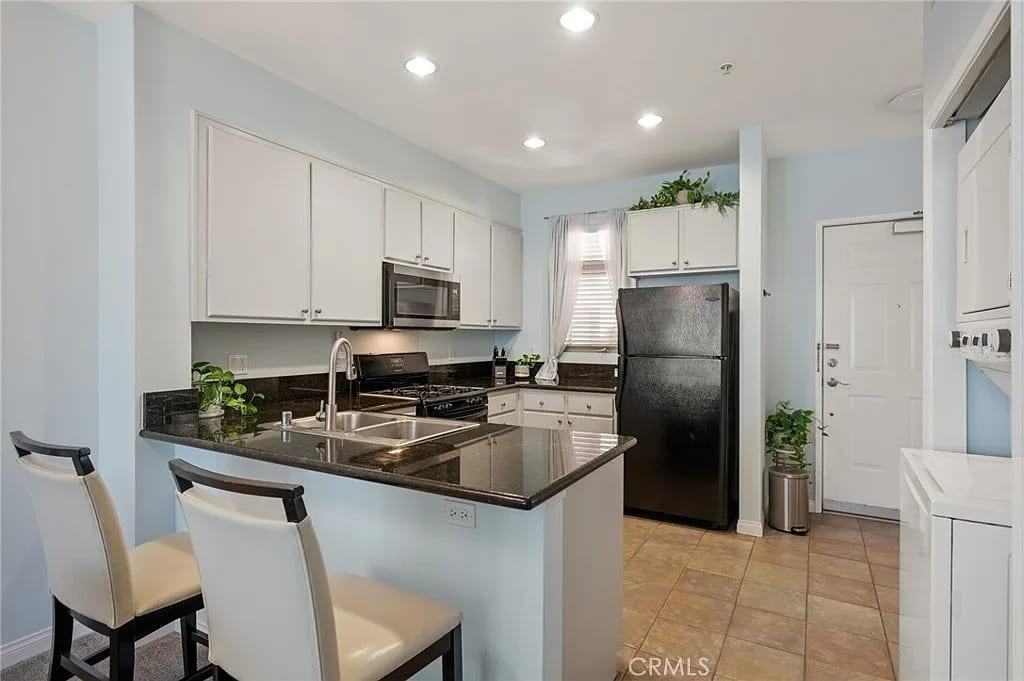 2742 Cabrillo Ave - Photo 7 of 20