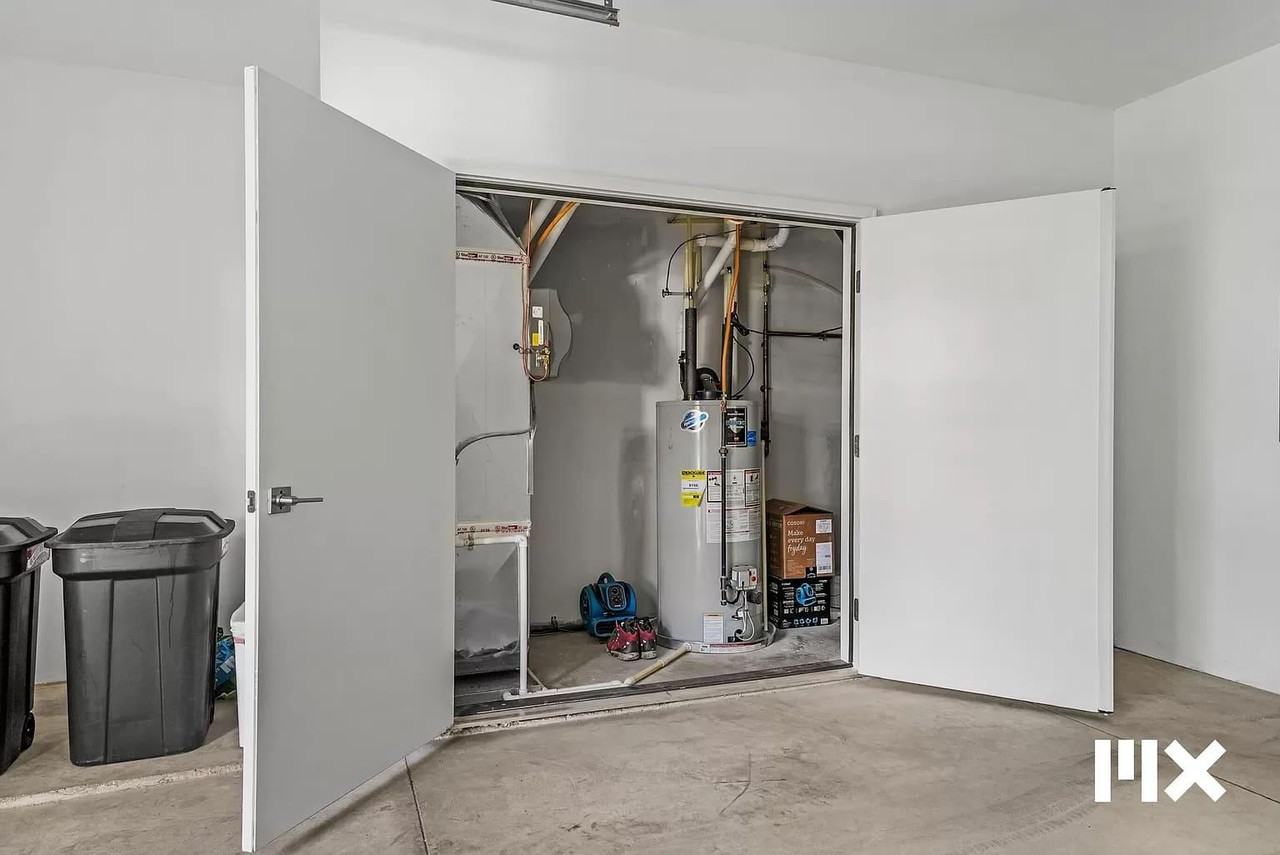 627 Fairview Ave Ne - Photo 6 of 19