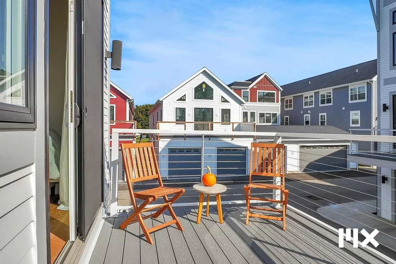 627 Fairview Ave Ne - Photo 7 of 19