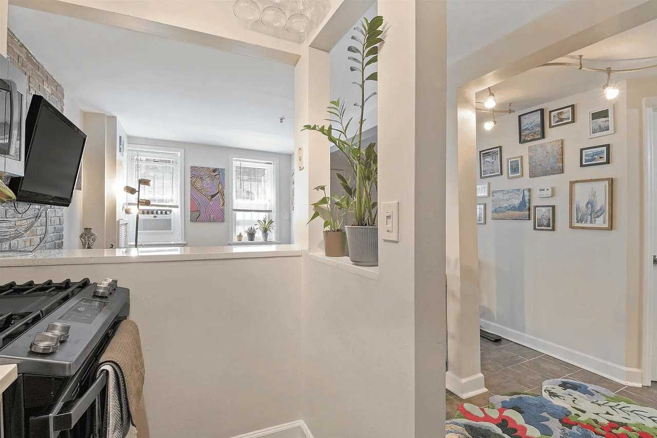 98 Bright St - Photo 5 of 16