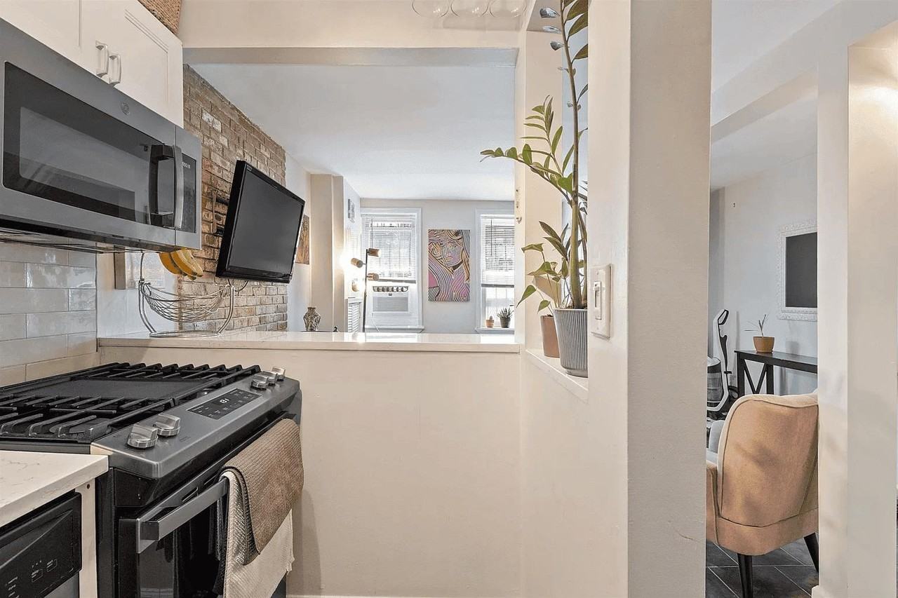 98 Bright St - Photo 7 of 16