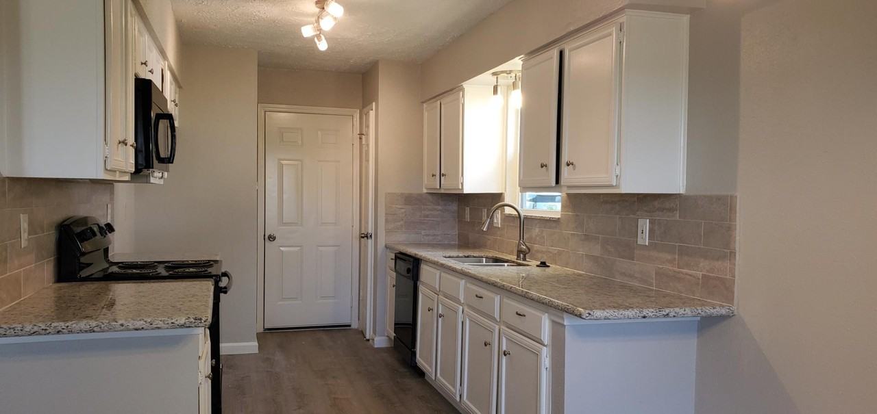 22102 Calderbrook Dr - Photo 4 of 12