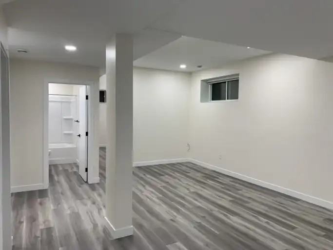 1027 Vaughan Ave - Photo 2 of 6