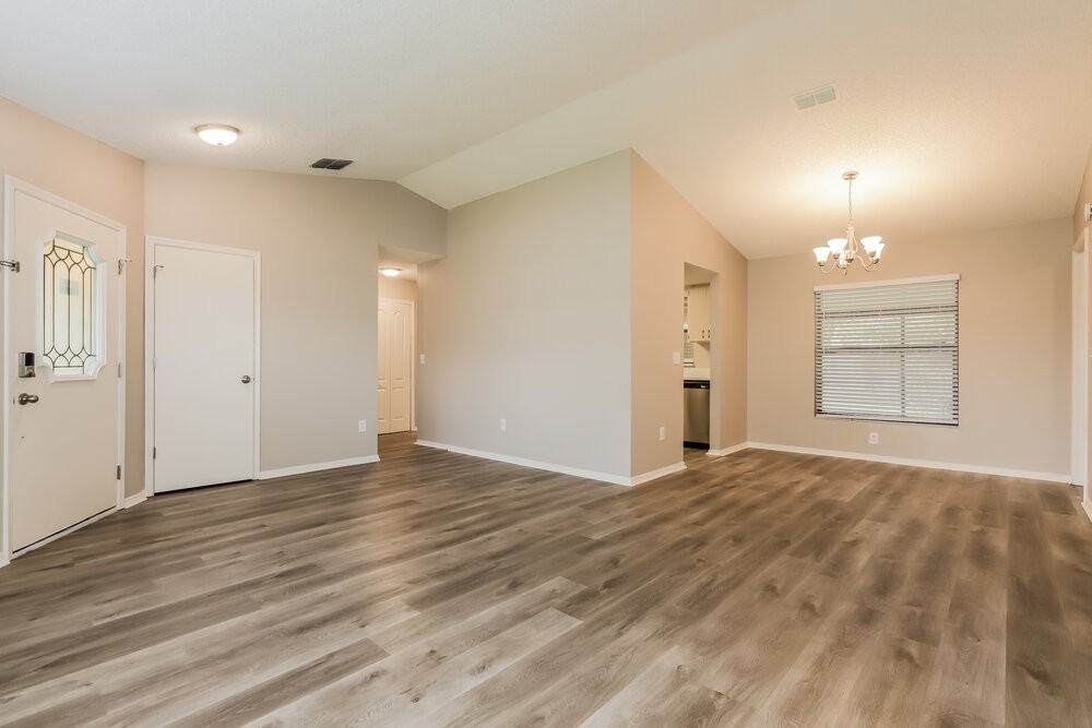 1401 Glenmere Dr - Photo 3 of 16