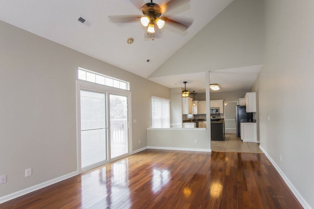 8301 Tonawanda Dr - Photo 3 of 16