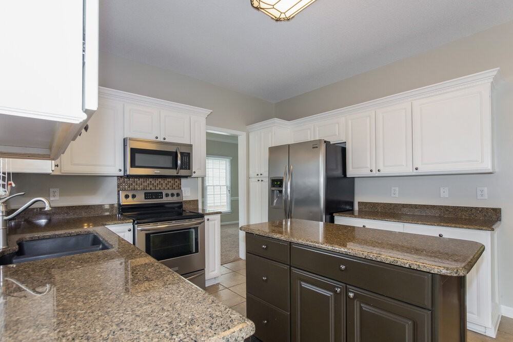 8301 Tonawanda Dr - Photo 4 of 16