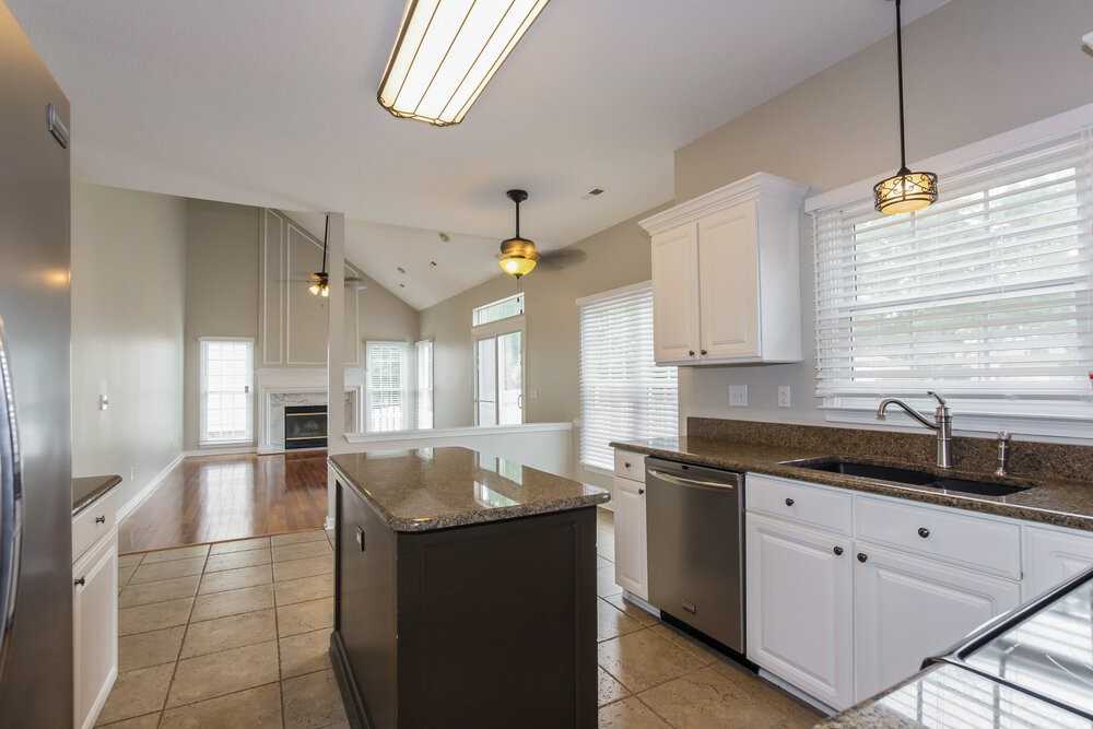 8301 Tonawanda Dr - Photo 6 of 16