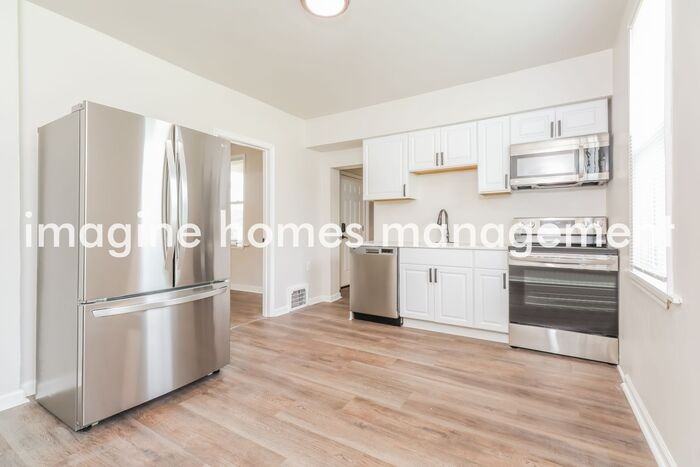 767 Shaw Ave - Photo 6 of 17