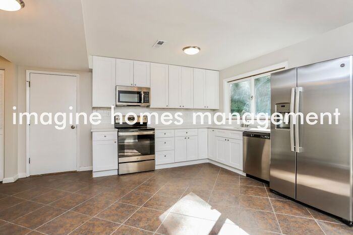 702 Penny Ct - Photo 3 of 18