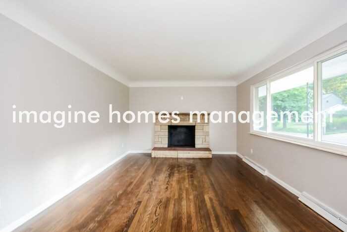 580 Observatory Dr - Photo 4 of 17