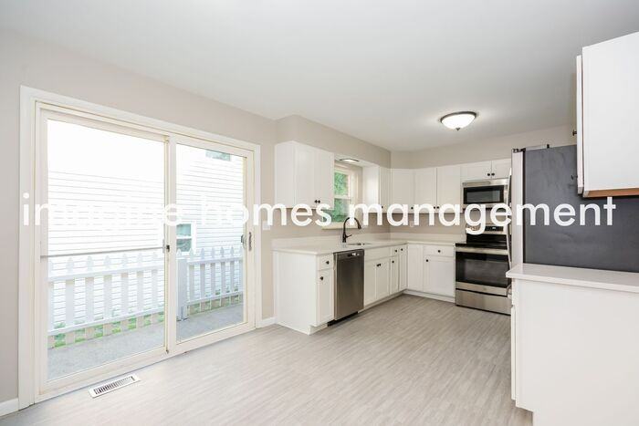 580 Observatory Dr - Photo 6 of 17