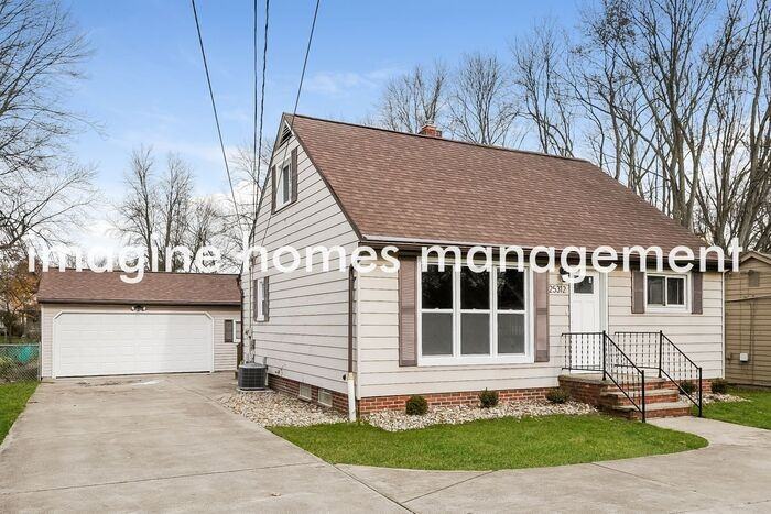 25312 Hall Dr - Photo 4 of 20