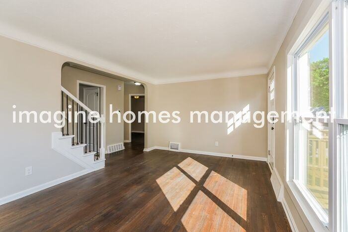 391 E 326th St - Photo 4 of 19