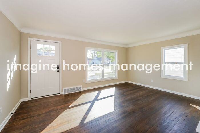 391 E 326th St - Photo 5 of 19