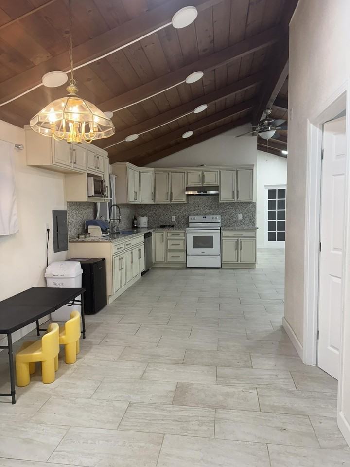 5116 Sandmound Blvd - Photo 3 of 31