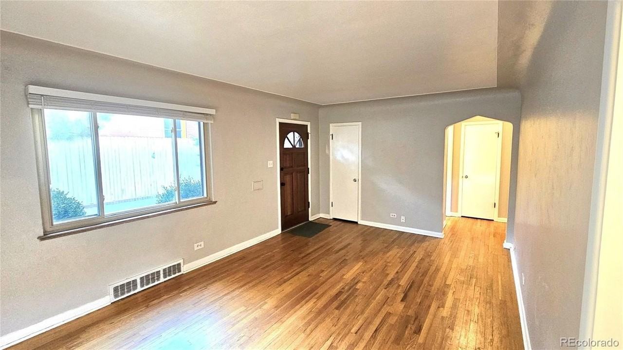 36 N Pennsylvania St #B - Photo 2 of 13