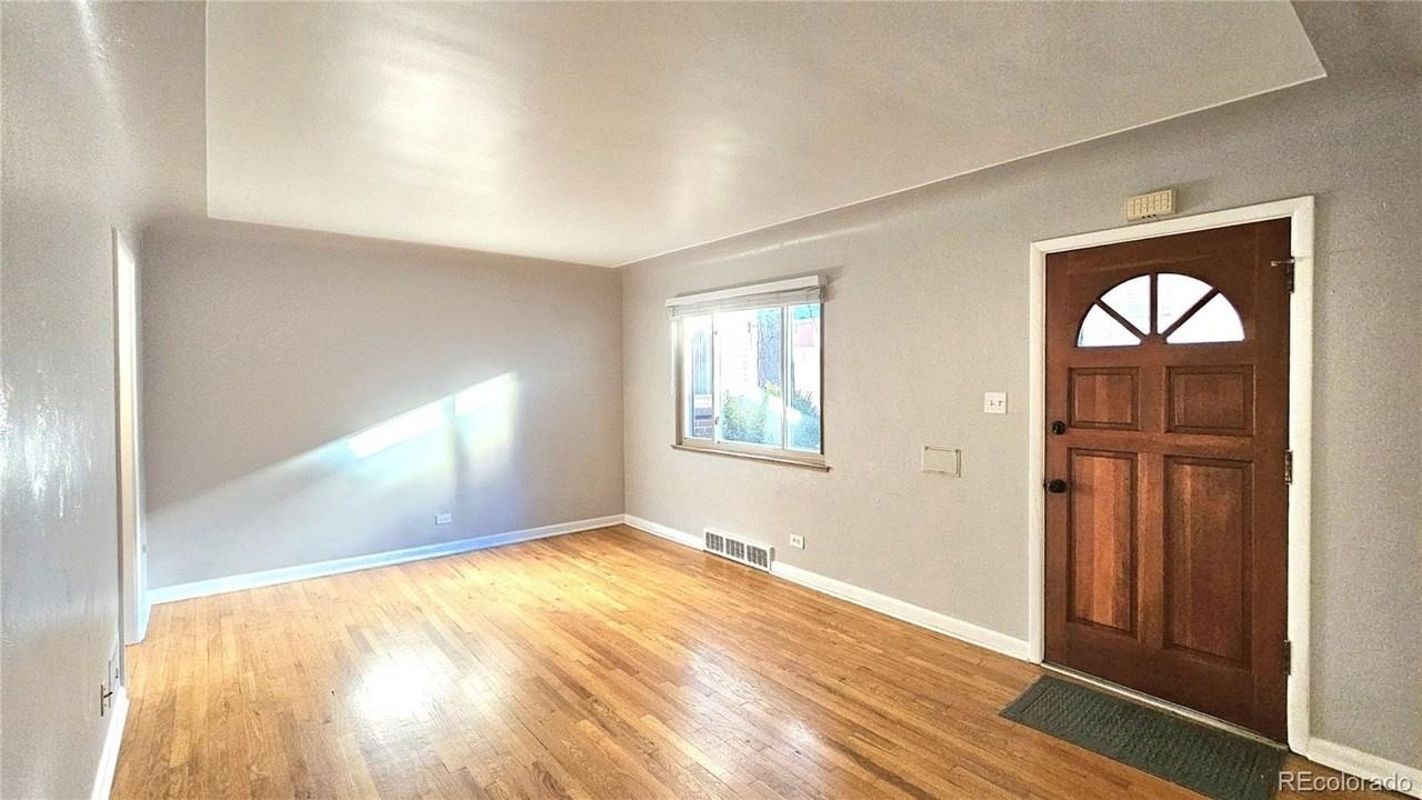 36 N Pennsylvania St #B - Photo 3 of 13