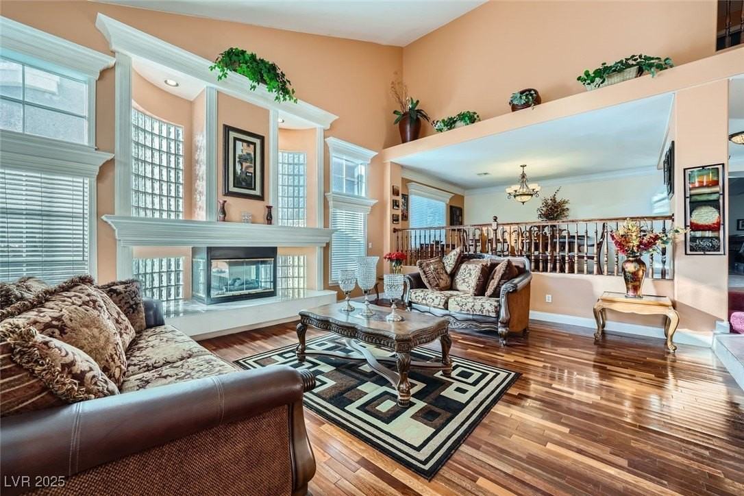 8748 Castle Hill Ave - Photo 4 of 28