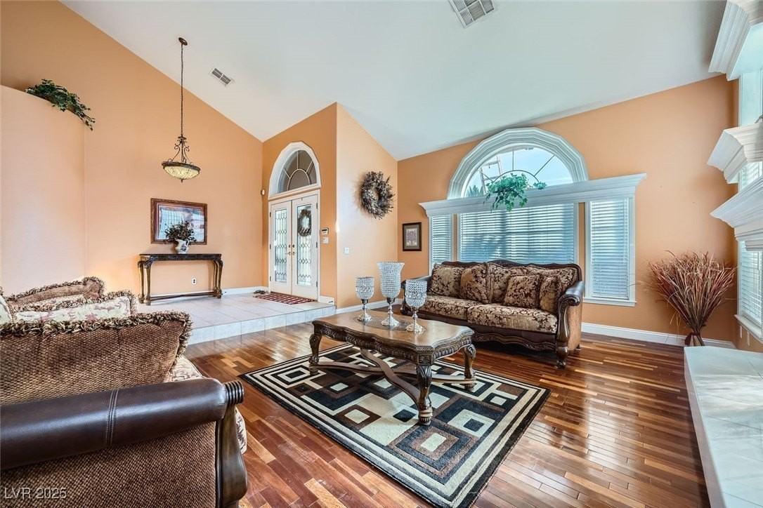 8748 Castle Hill Ave - Photo 5 of 28