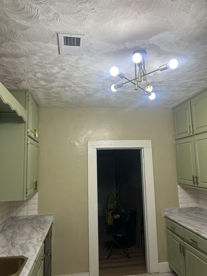 1804 Foster Ave - Photo 6 of 18