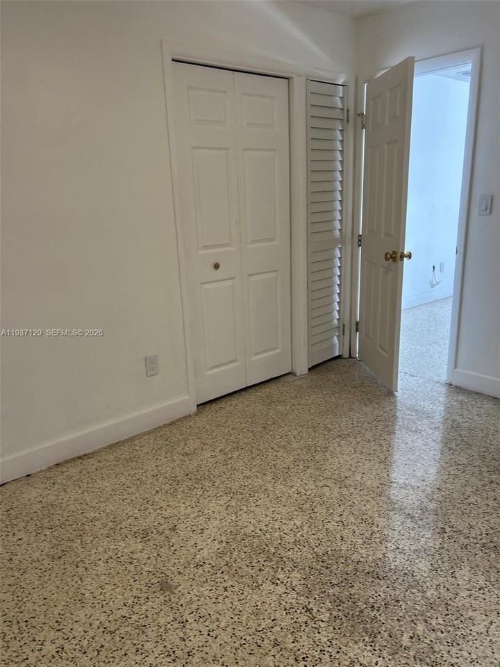 1023 Nw 33rd St #0 - Photo 4 of 13