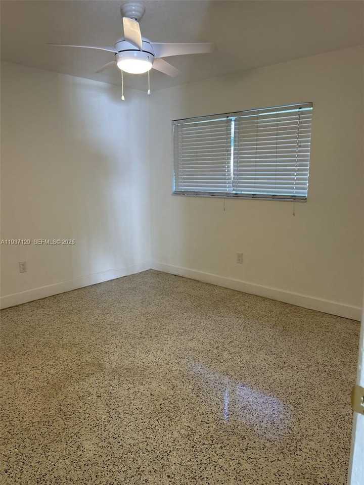 1023 Nw 33rd St #0 - Photo 6 of 13