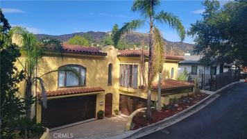 featured image of 3015 Hollyridge Dr