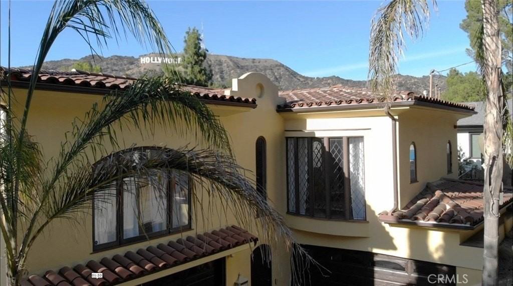 3015 Hollyridge Dr - Photo 2 of 28