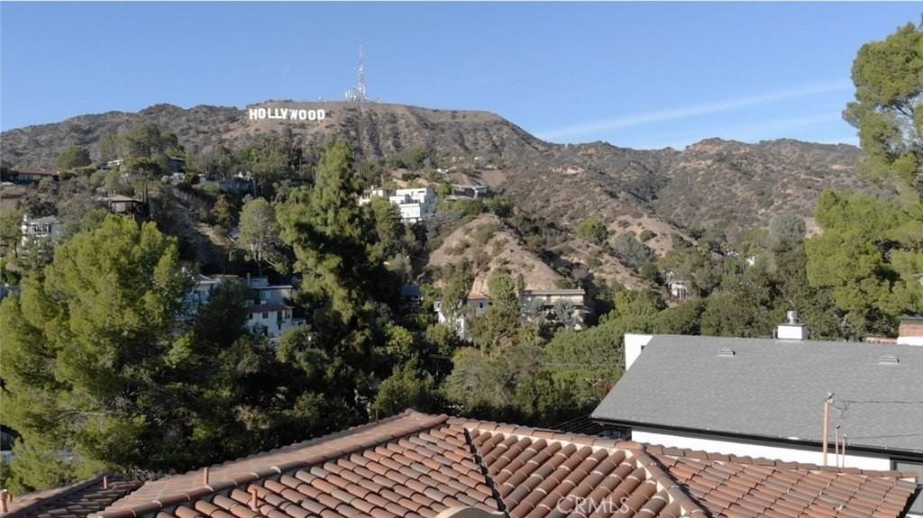 3015 Hollyridge Dr - Photo 3 of 28