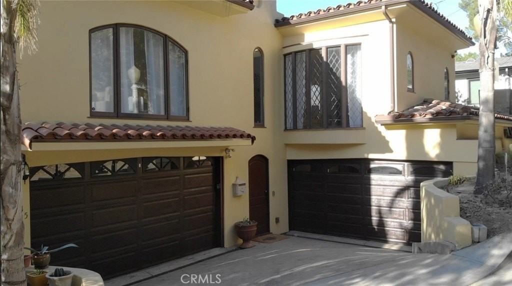 3015 Hollyridge Dr - Photo 4 of 28