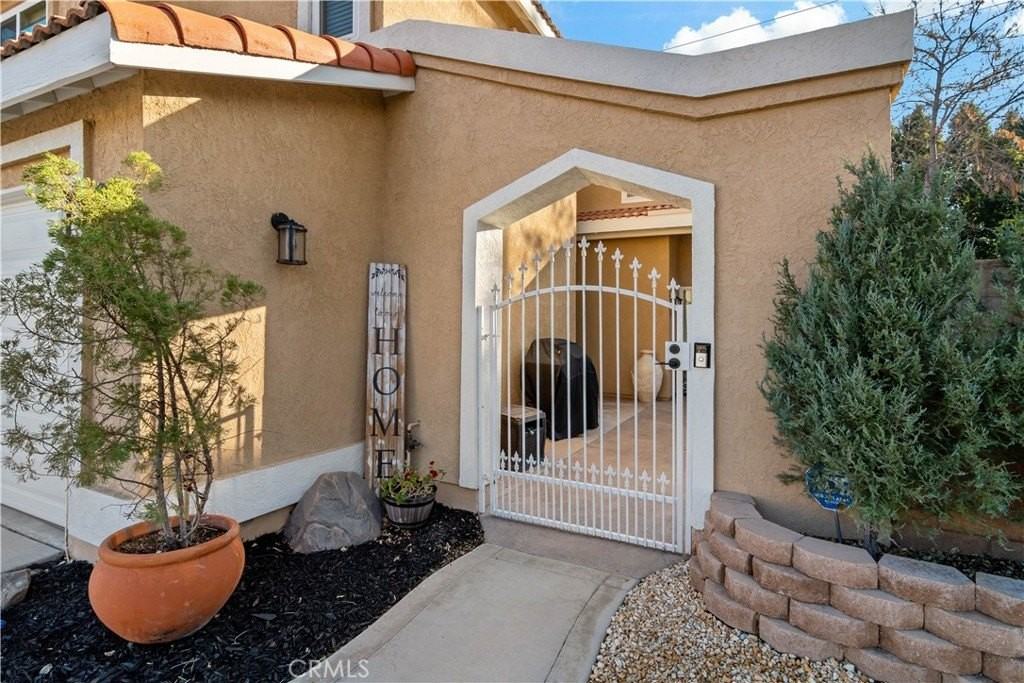 2025 Fairmont Dr - Photo 2 of 36