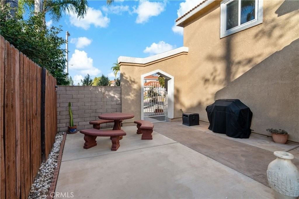 2025 Fairmont Dr - Photo 3 of 36