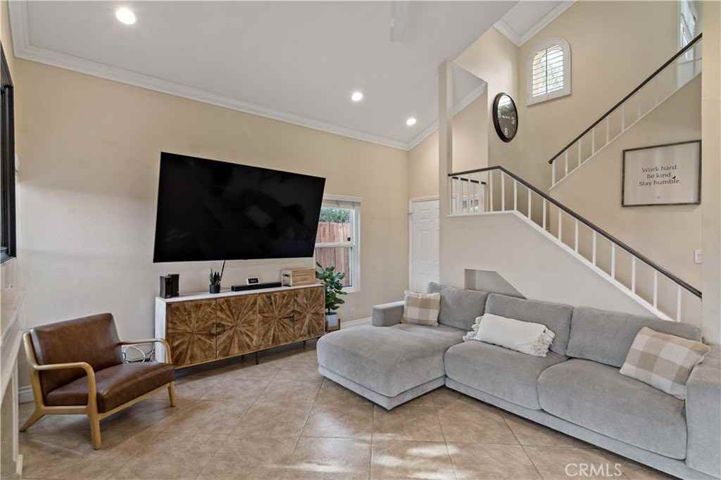 2025 Fairmont Dr - Photo 6 of 36