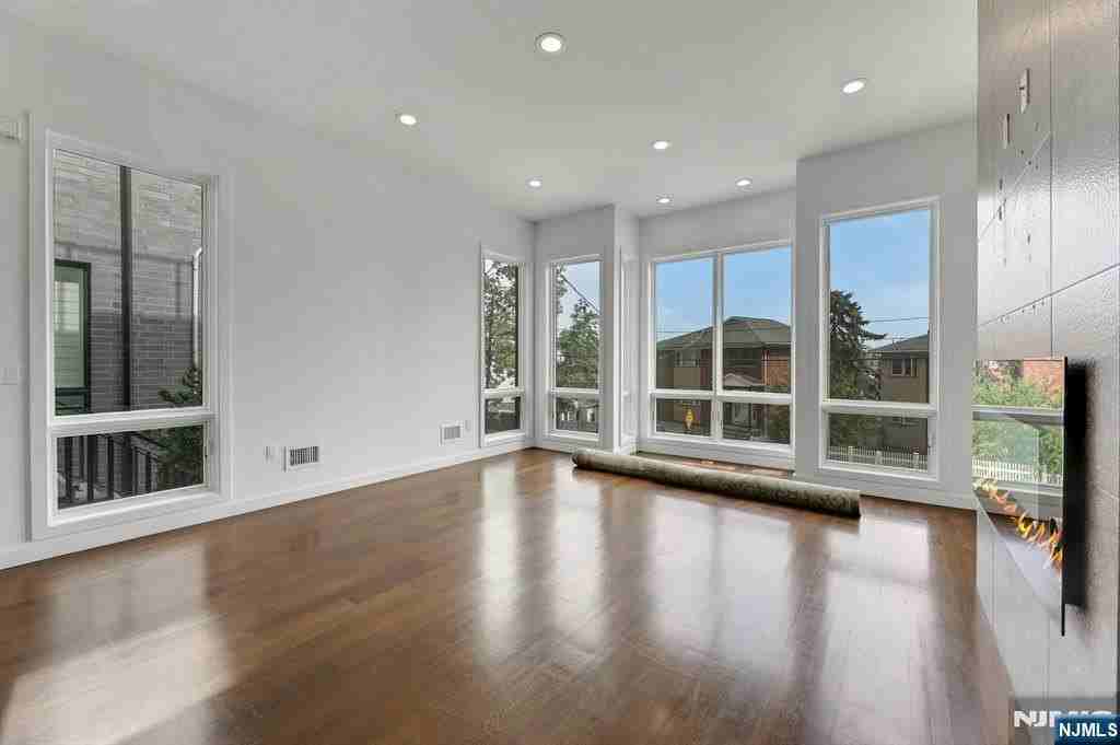 714 Undercliff Ave - Photo 5 of 45