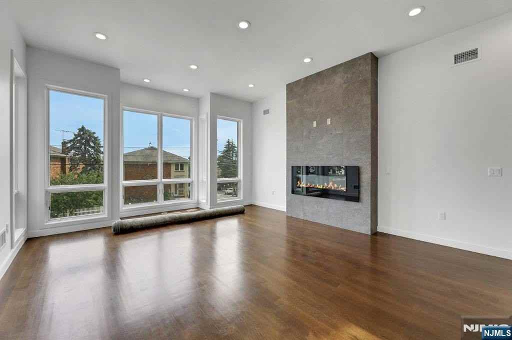 714 Undercliff Ave - Photo 6 of 45