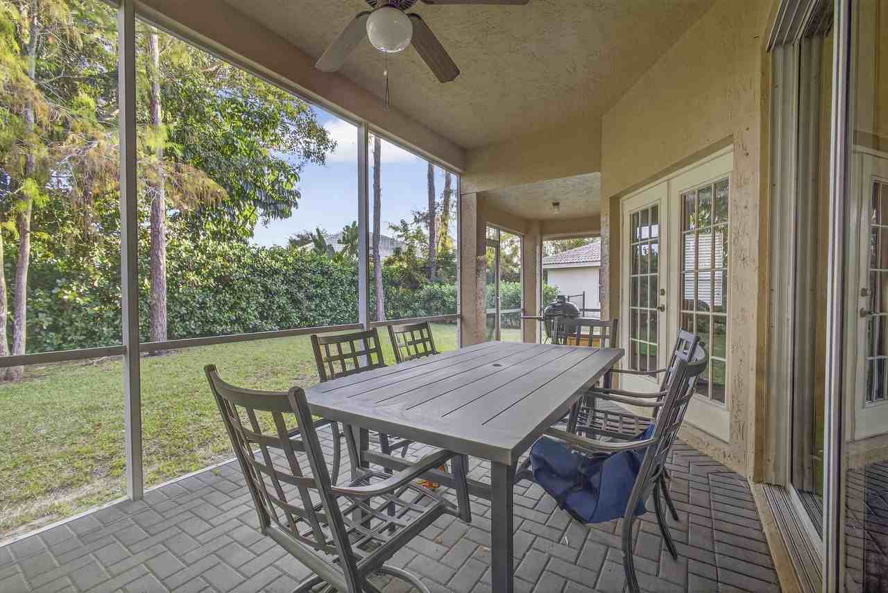 146 Fernwood Cres - Photo 7 of 43