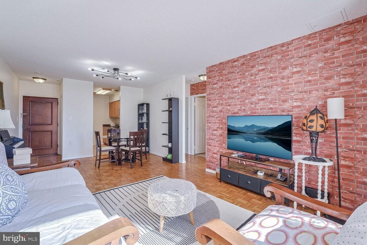 4801 Fairmont Ave Apt 904 #904 - Photo 5 of 15