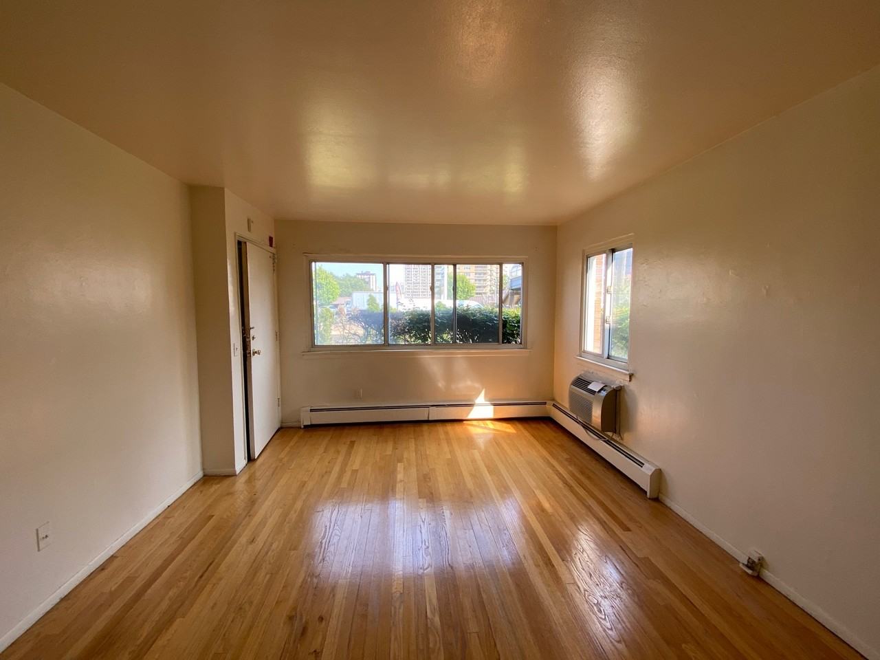 1599 Leonia - Photo 2 of 9