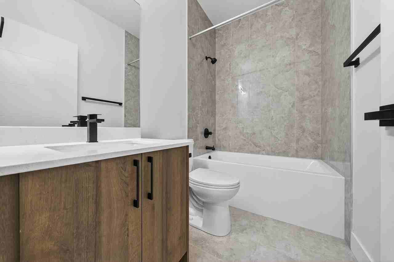 8829 122 Ave Nw #5 - Photo 4 of 18