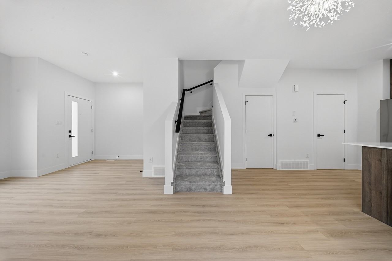 8827 122 Ave Nw #4 - Photo 4 of 19