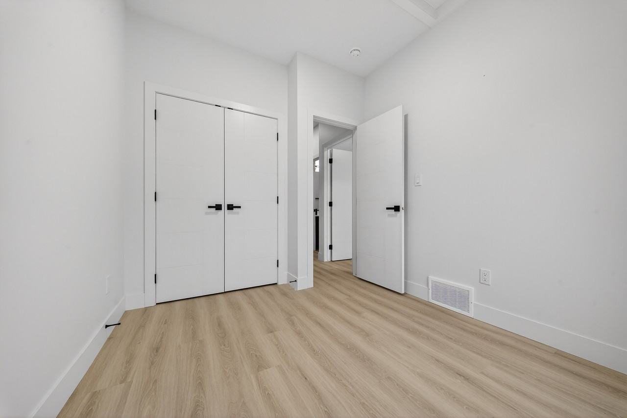 8827 122 Ave Nw #4 - Photo 5 of 19