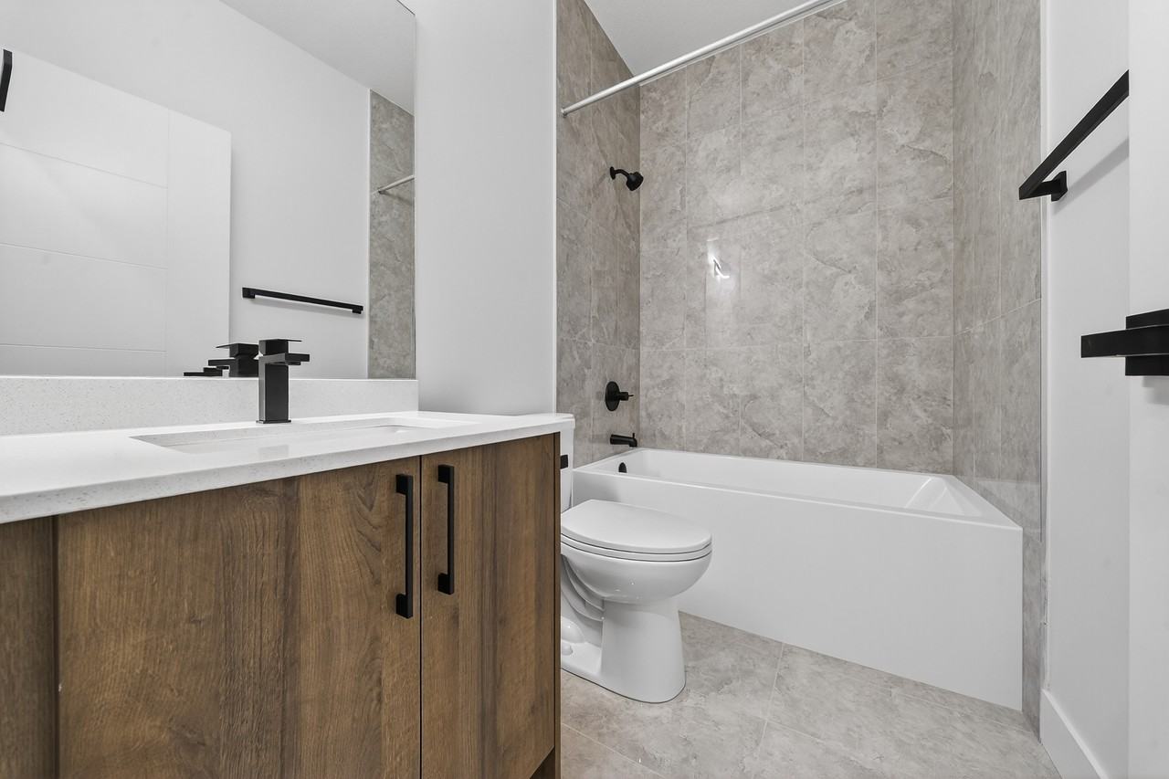 8827 122 Ave Nw #4 - Photo 6 of 19