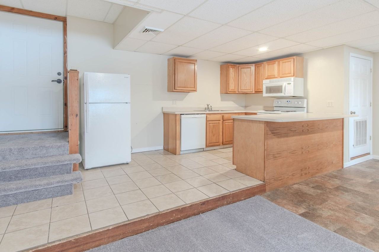 Hilltop - Photo 6 of 30