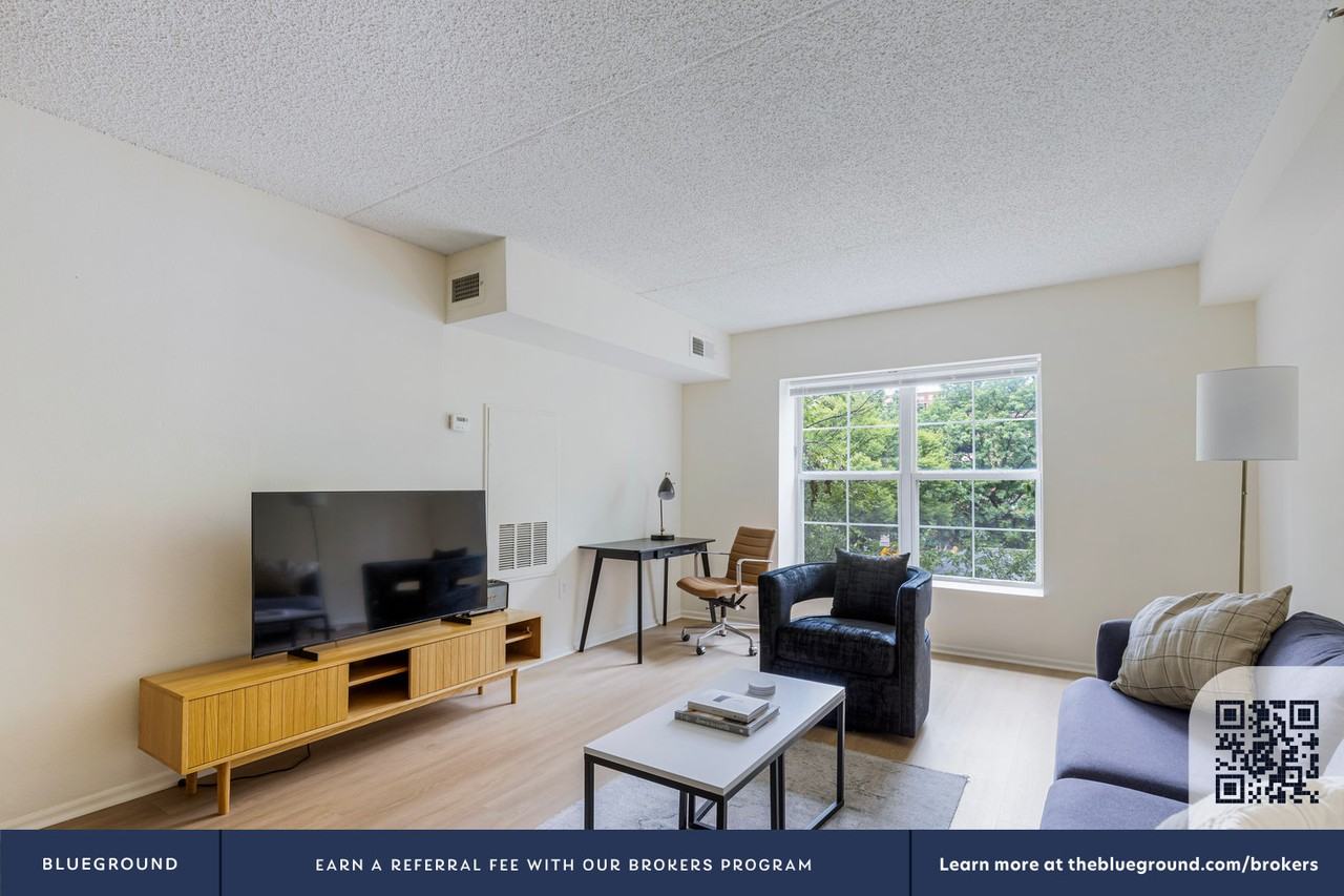 444 Washington Boulevard - Photo 5 of 48