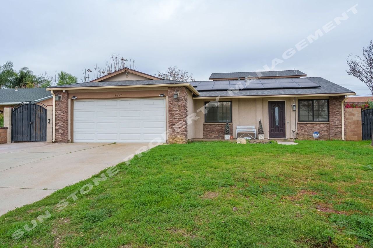 5052 Taft St - Photo 2 of 35