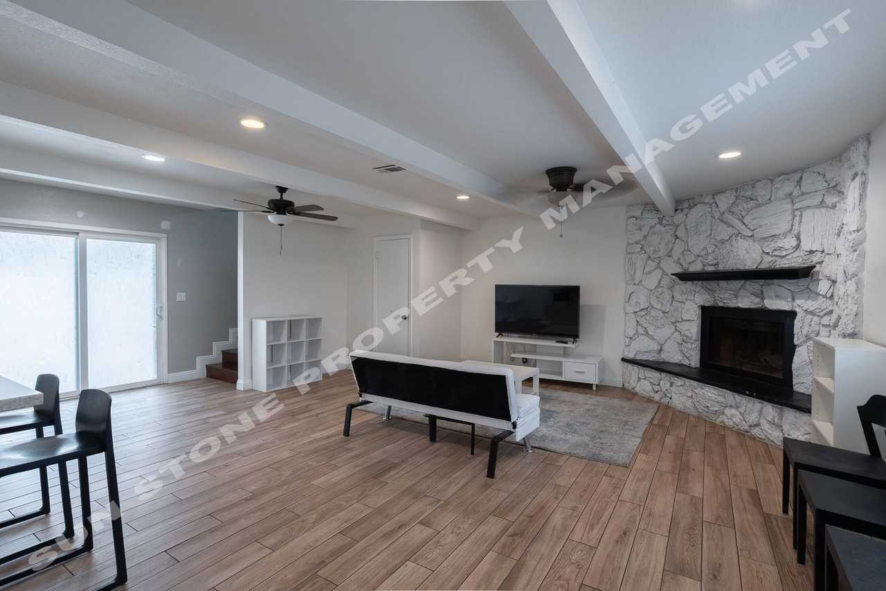 5052 Taft St - Photo 6 of 35