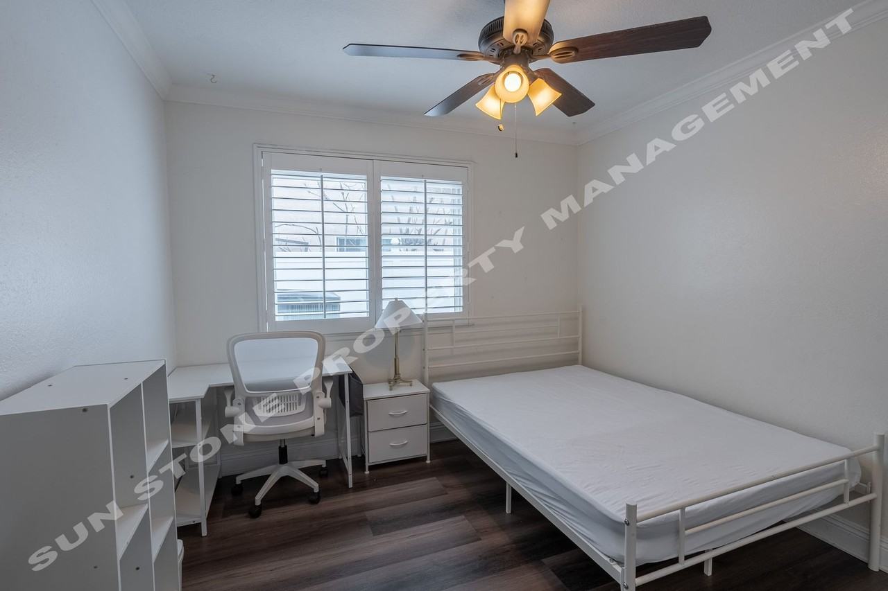 5052 Taft St - Photo 7 of 35